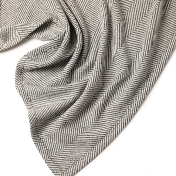 100% Wool Grey and Ivory Soft Herringbone Throw Blanket 53"x69" - Picture 6 of 12